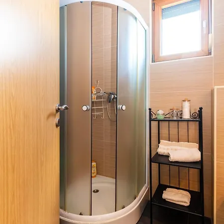 Lana Appartement Mimice